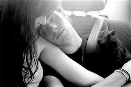 和哪些星座男易误青春 和哪些星座男易误青春