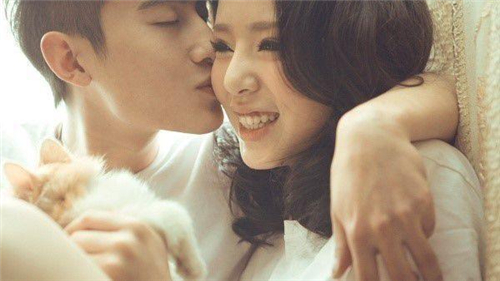 12星座男爱上你的征兆 12星座男爱上你的征兆